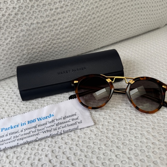 Krewe Sunglasses St. Louis STL II | HAVANA + BLACK AND CRYSTAL 24K - Picture 5 of 5